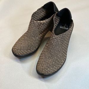 Corky’s Woman shoes. Gold metallic. Size 9.